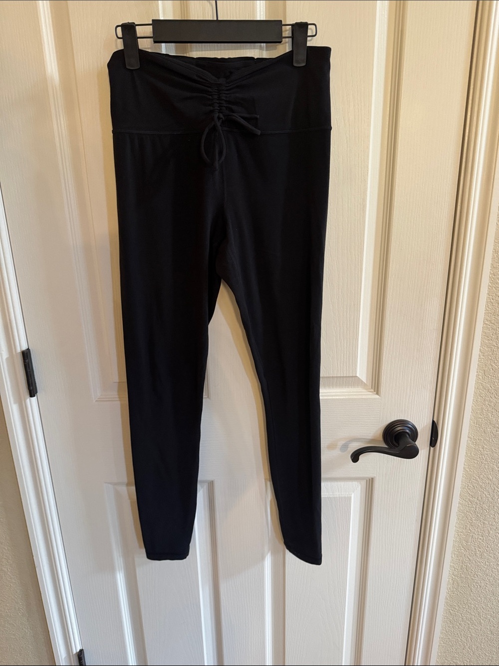 Athleta cinched waist leggings. Black color size small. Like new!